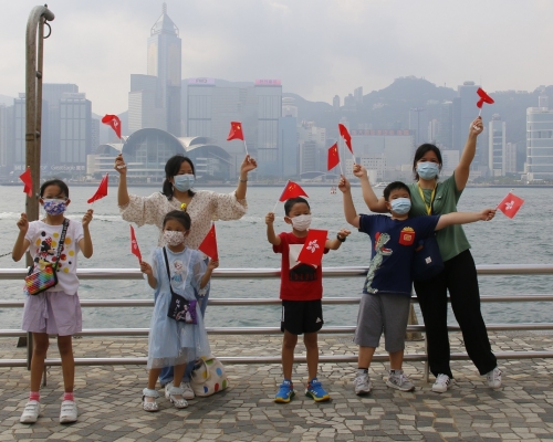 《人民日報》評論指港人可以理直氣壯、正大光明、充滿自豪地表達愛國之情。新華社資料圖片