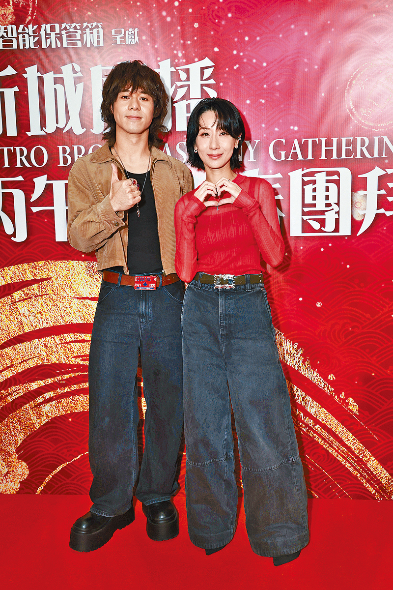 曾比特笑指要向師姐泳兒學習。