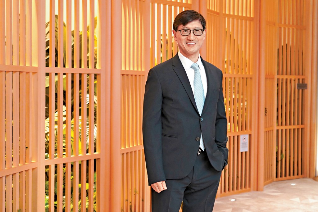 恒基韓家輝表示，首岸為近年市區少有大型新盤，料可吸引用家及投資客。