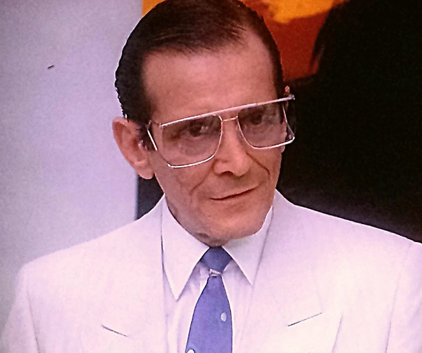 Joe亦曾演出80年代著名美剧《神探勇闯罪恶城》。