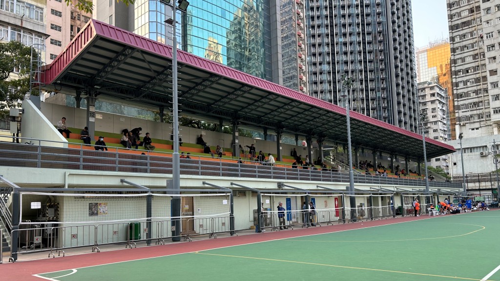 旺角麥花臣球場爆打鬥 64歲男不治80歲翁被捕 重案組接手調查