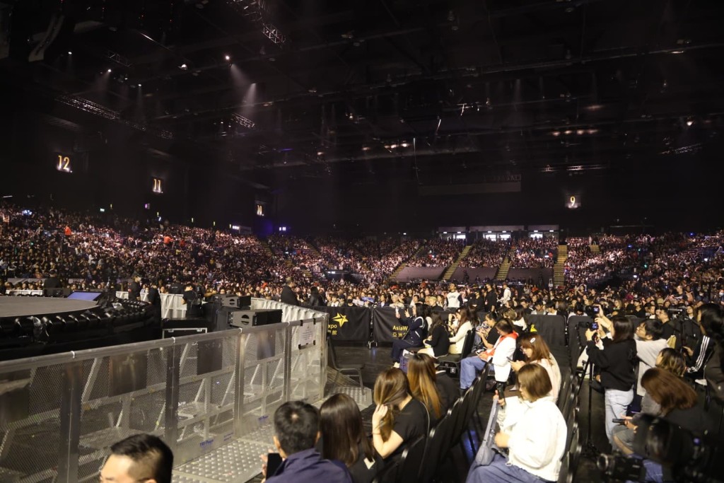 現場沒有歌迷大叫。 現場沒有歌迷大叫。