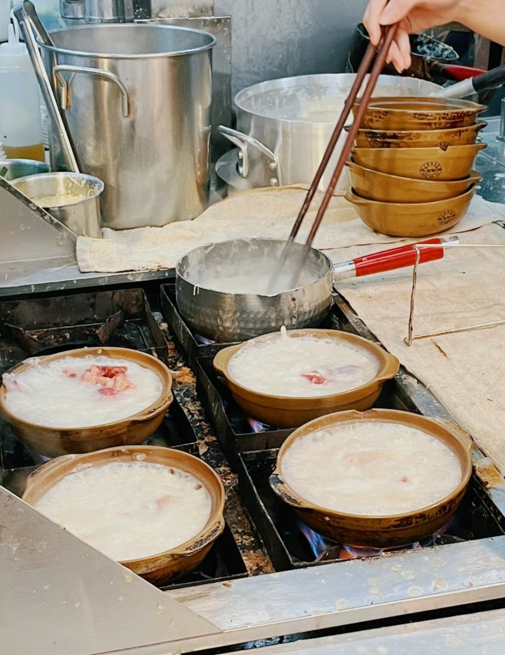 廣州打卡美食2024｜1. 祿粥 傳統美食生滾煲仔粥即叫即做，用料新鮮。（圖片來源：小紅書）