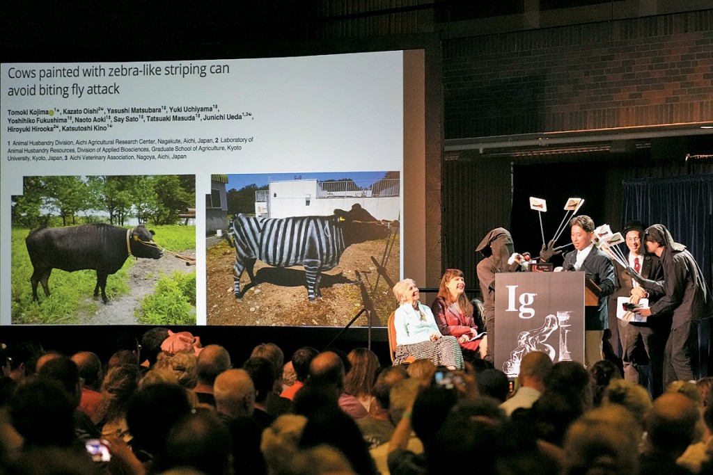 日本研究員兒嶋朋貴周四獲頒「搞笑諾貝爾獎」生物學獎。
