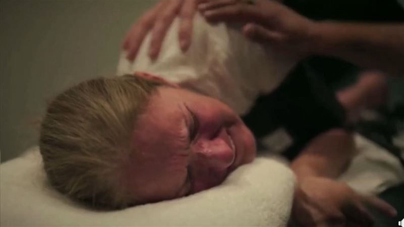 4年后,莎莲迪安宣布患上罕见病僵硬人症候群,导致她走路及发声都有问题。 4年后,莎莲迪安宣布患上罕见病僵硬人症候群,导致她走路及发声都有问题。