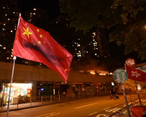 觀塘茶果嶺道13面國旗被毀壞。資料圖片