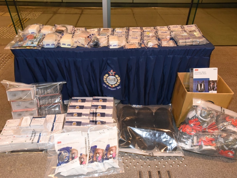 警方觀塘迷你倉搜出爆炸品及化學物品拘男子。