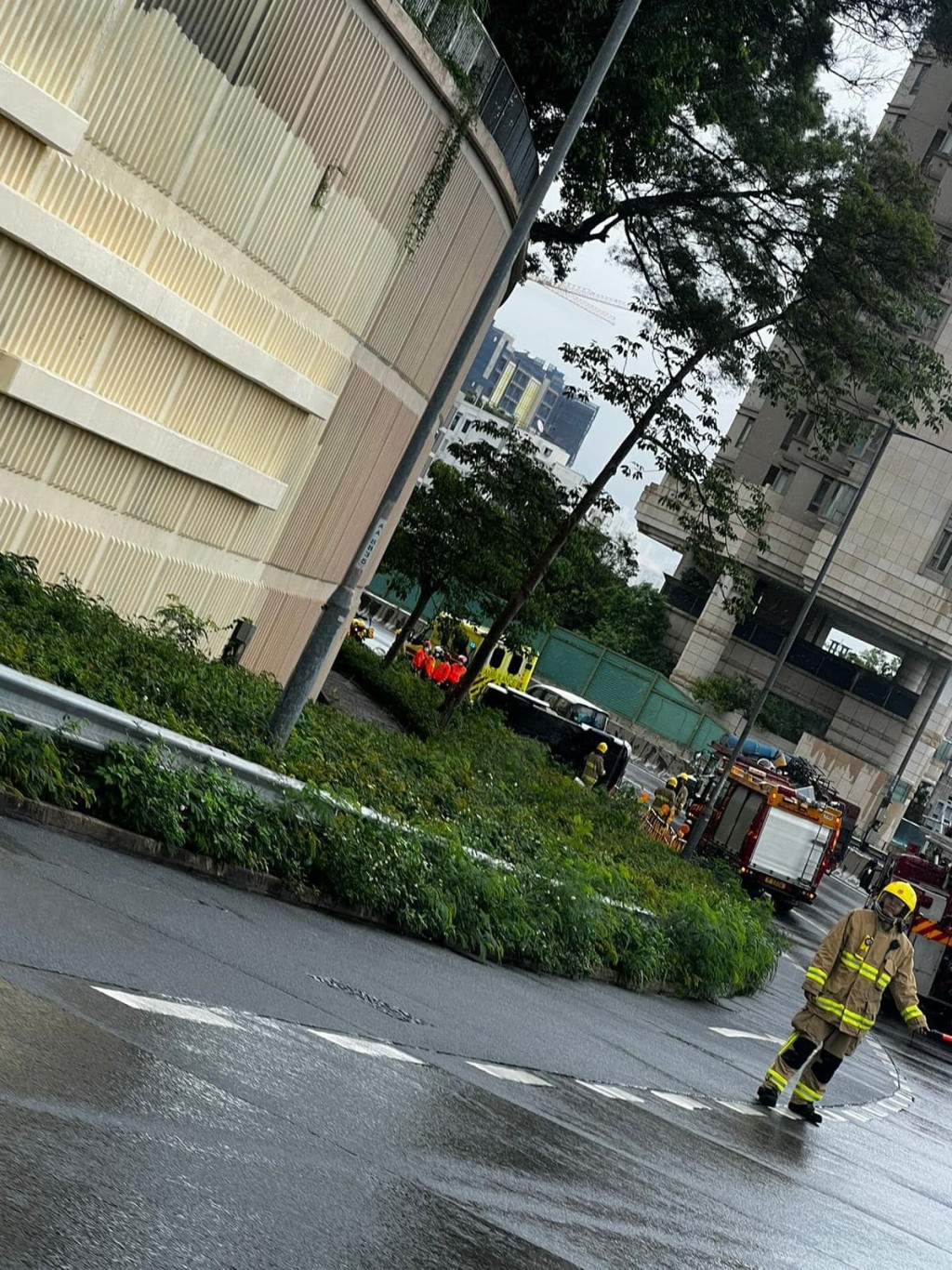 消防到场处理。fb：车cam L（香港群组）