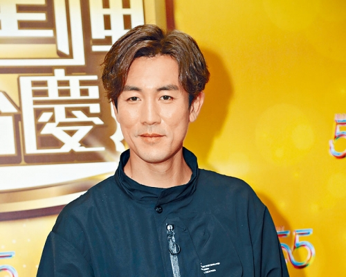 譚俊彥望約身在外地的鄧佩儀做直播,一齊為《換命真相》大結局造勢。