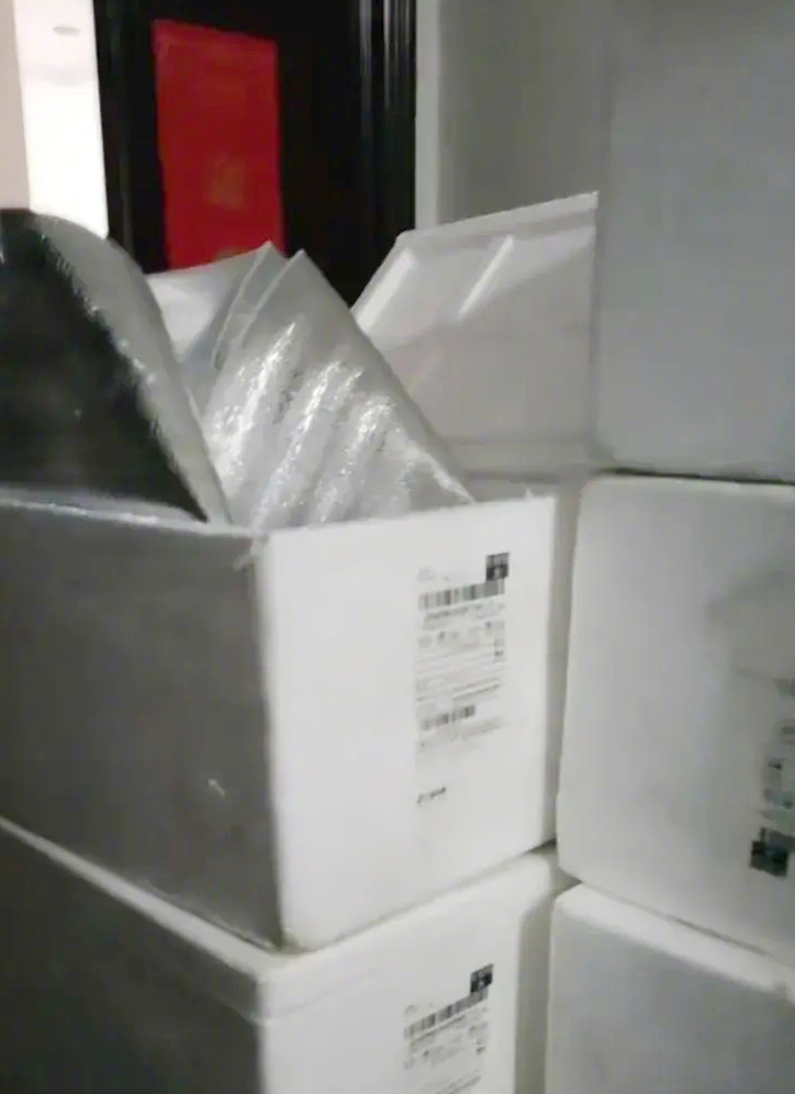 網購60支雪條收30發泡膠箱，女子直言「太唔環保了」。 網片截圖