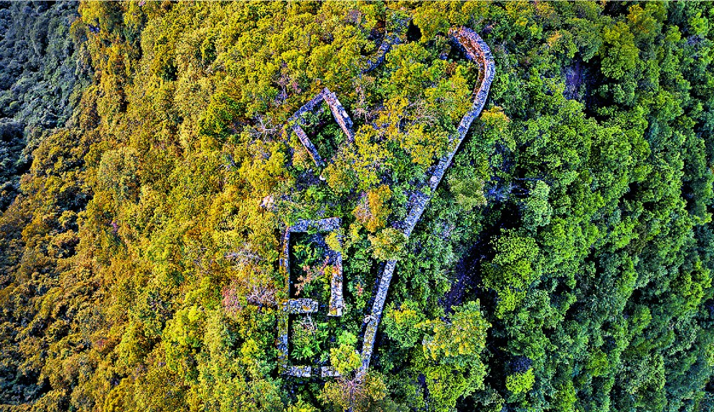 圖為位於陝西巴山深處的全勝寨戰壕遺址，據當地志記載，此寨始於明末，為當地民眾躲避戰亂