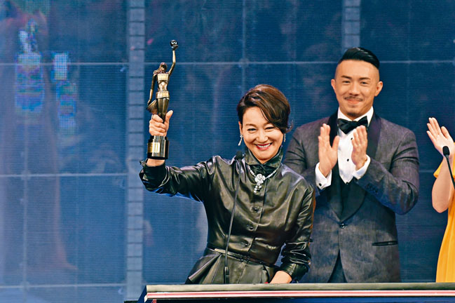 惠英紅與袁富華雙雙憑《翠絲》，奪得配角獎。