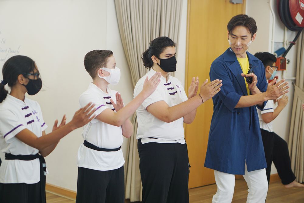Patrick Sir參觀Nima的詠春學校,與教練團隊及學生交流,更即場與小徒弟切磋。