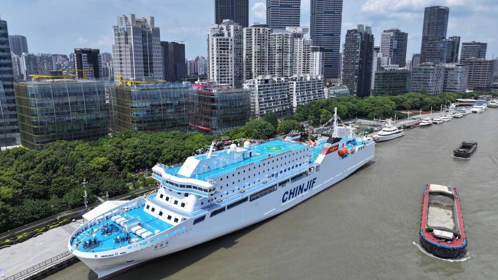 被視為中日友誼象徵的渡輪「鑒真號」。 新華社