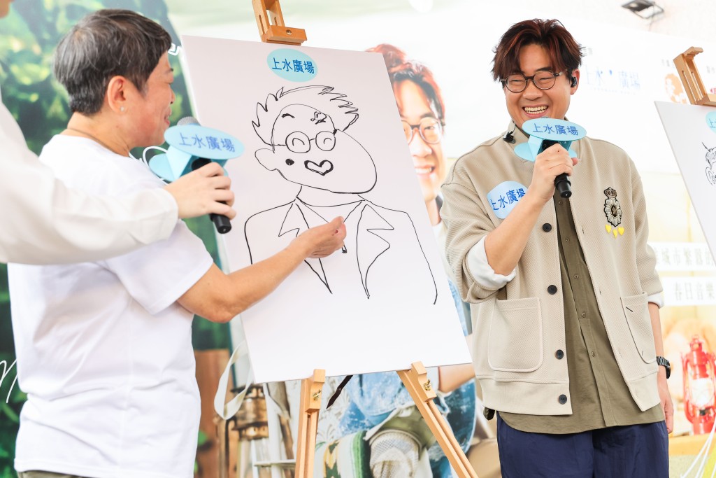 罗启豪发挥其艺术细胞，即场与粉丝Battle画出最适合「罗启豪」的风格画像。
