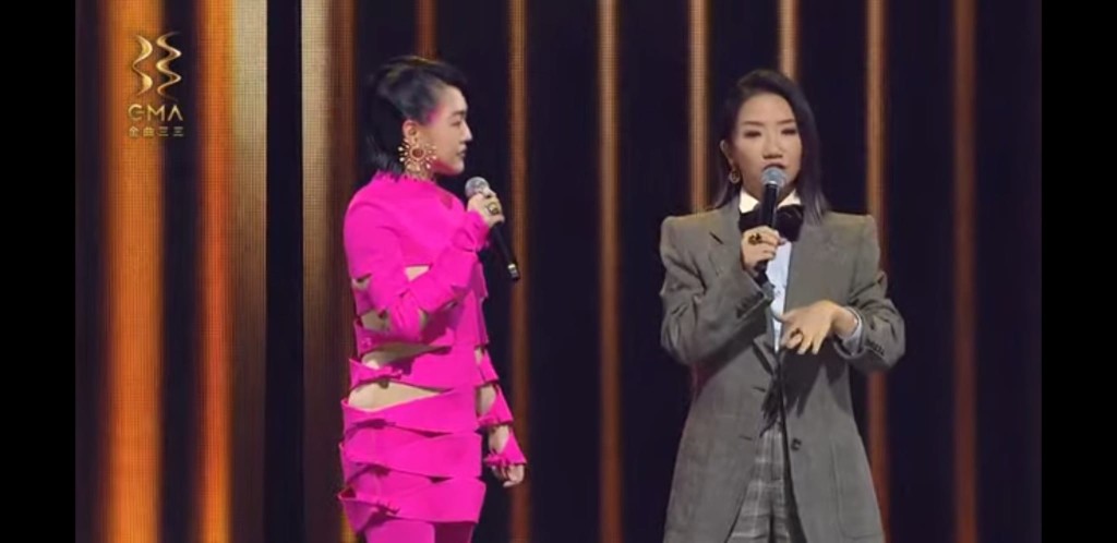 小S和陶晶瑩擔任金曲獎的第一組頒獎嘉賓。