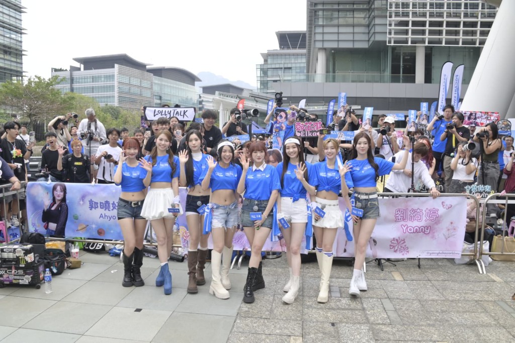 大批Fans支持。 大批Fans支持。