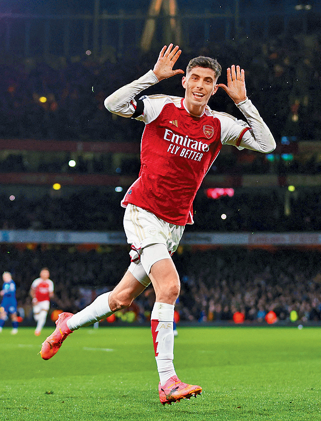 夏維斯在舊東家面前大擺甫士慶祝。