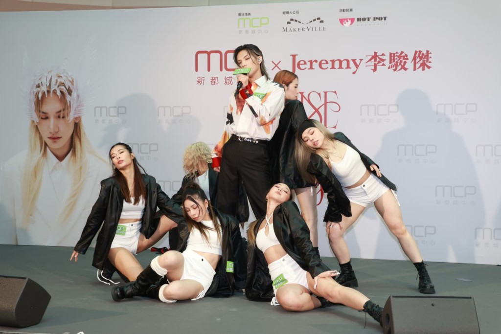 Jeremy指9月的音樂會有驚喜,也準備新歌中。 Jeremy指9月的音樂會有驚喜,也準備新歌中。