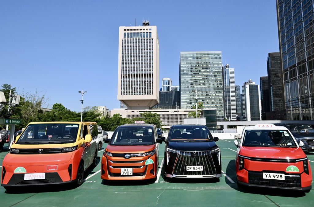 5支的士車隊自去年7月獲發牌至今一年。 5支的士車隊自去年7月獲發牌至今一年。