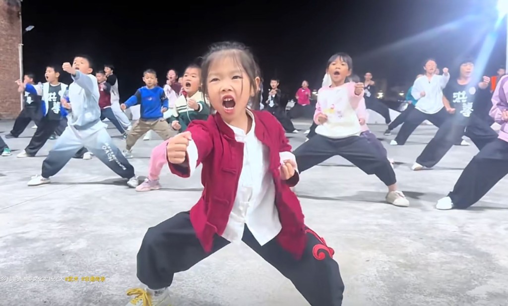 5岁的黄子君3岁时已开始刻苦练武，努力传承茂名洪拳。抖音