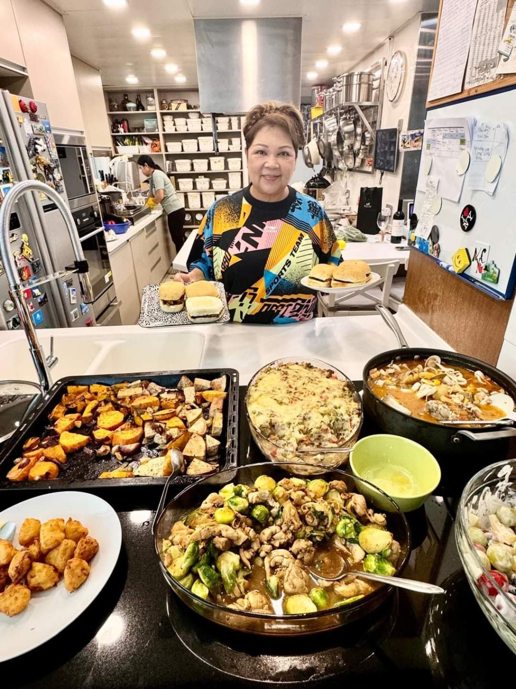 肥媽在中秋節下廚為家人煮大餐。