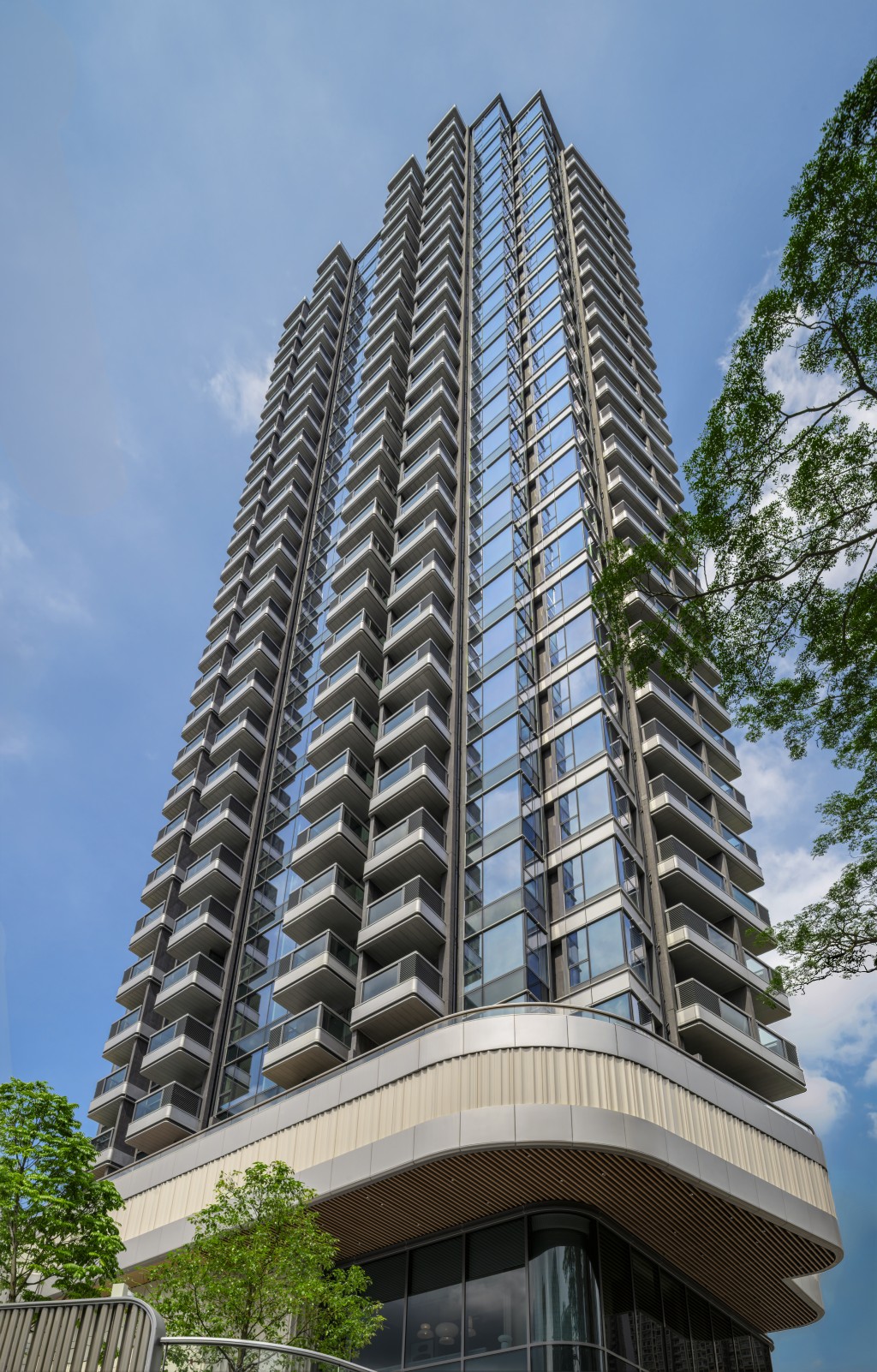 UNI Residence正式以现楼登场,今天即日录3伙成交,成交金额由704.2万至808.7万,合共套现2254.1万元。 UNI Residence正式以现楼登场,今天即日录3伙成交,成交金额由704.2万至808.7万,合共套现2254.1万元。