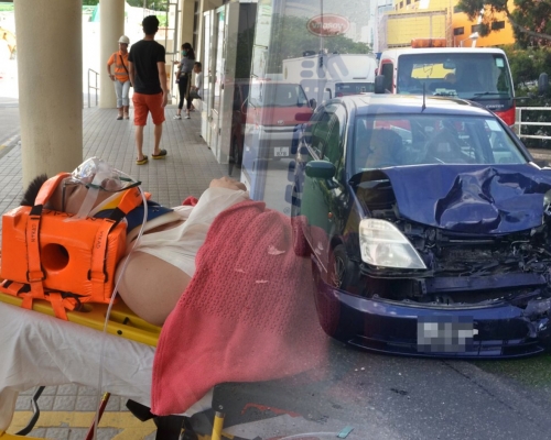 傷者送院治理。林思明/蔡楚輝攝