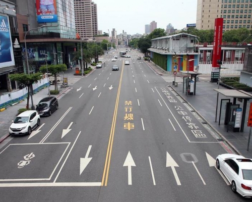 台北市信義區像空城般沒有人潮。網上圖片