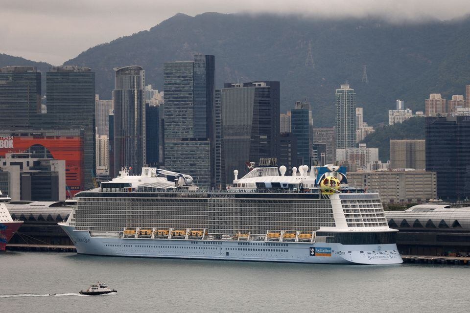皇家加勒比游轮「海洋光谱号」停靠香港启德邮轮码头。路透社