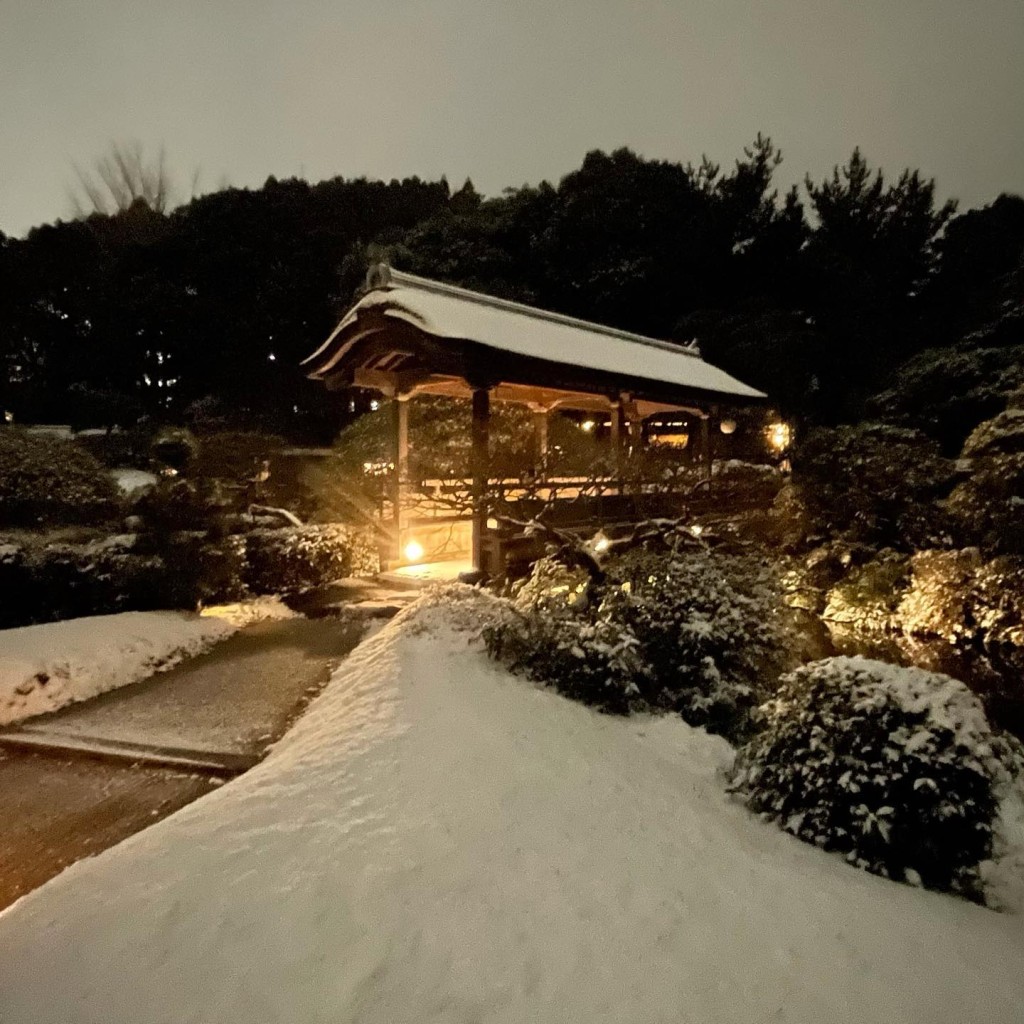 涉事溫泉旅館「大丸別莊」冬天景色（圖片來源：「福岡県二日市温泉 大丸別荘」Facebook專頁）