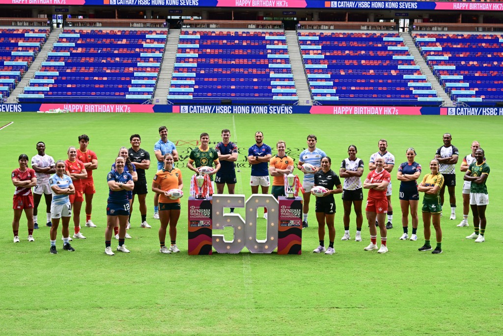 世界七欖系列賽的男、女子球隊隊長合照。廖偉業攝