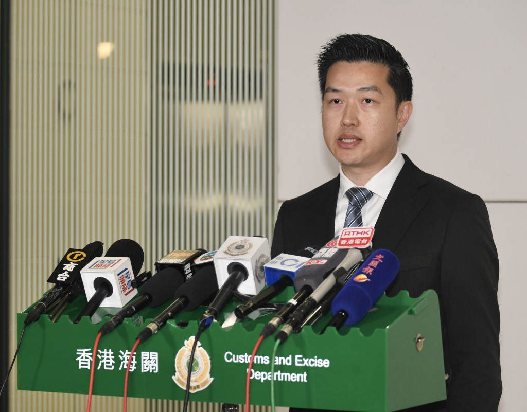 海關版權及商標調查科不良營商手法調查第一組指揮官曾建華。何君健攝 海關版權及商標調查科不良營商手法調查第一組指揮官曾建華。何君健攝