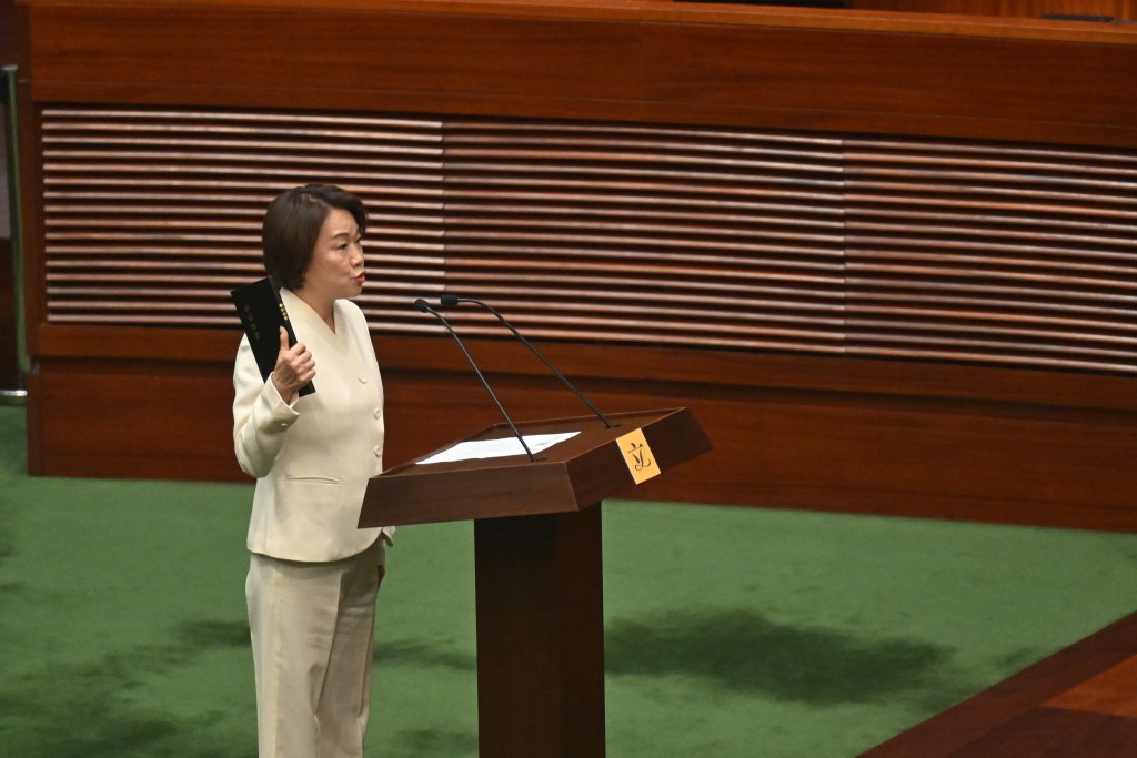 經民聯梁美芬。