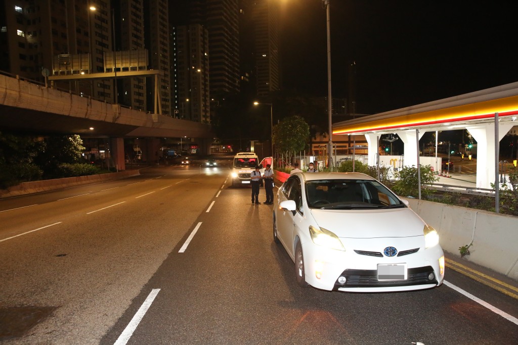 私家車男司機在西隧口感不適。