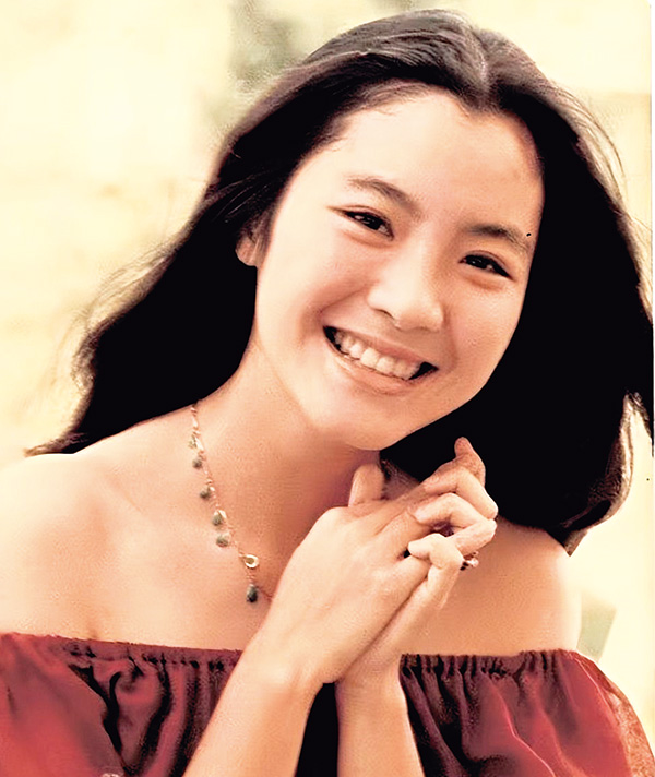 少女时代的杨紫琼一脸清纯，散发仙气，并非现时靠P图的「女神」可媲美。