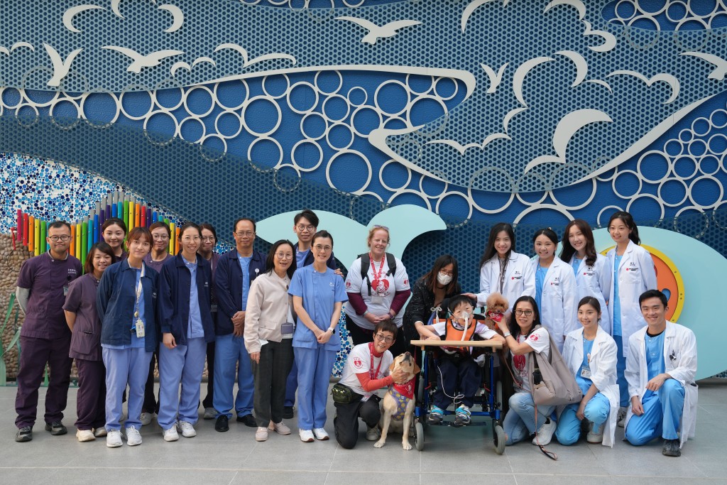 大口环根德公爵夫人儿童医院新建复康花园，再加上狗医生探访，让儿童病人和家长更有信心走过这个康复过程。　医管局提供