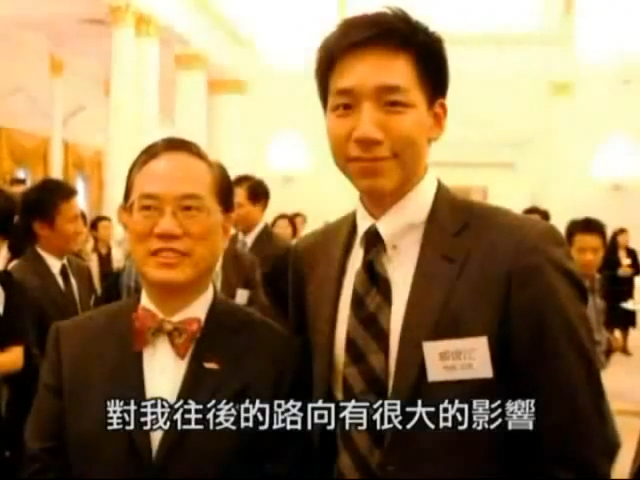 柳俊江任职记者期间采访过不少政界人物。