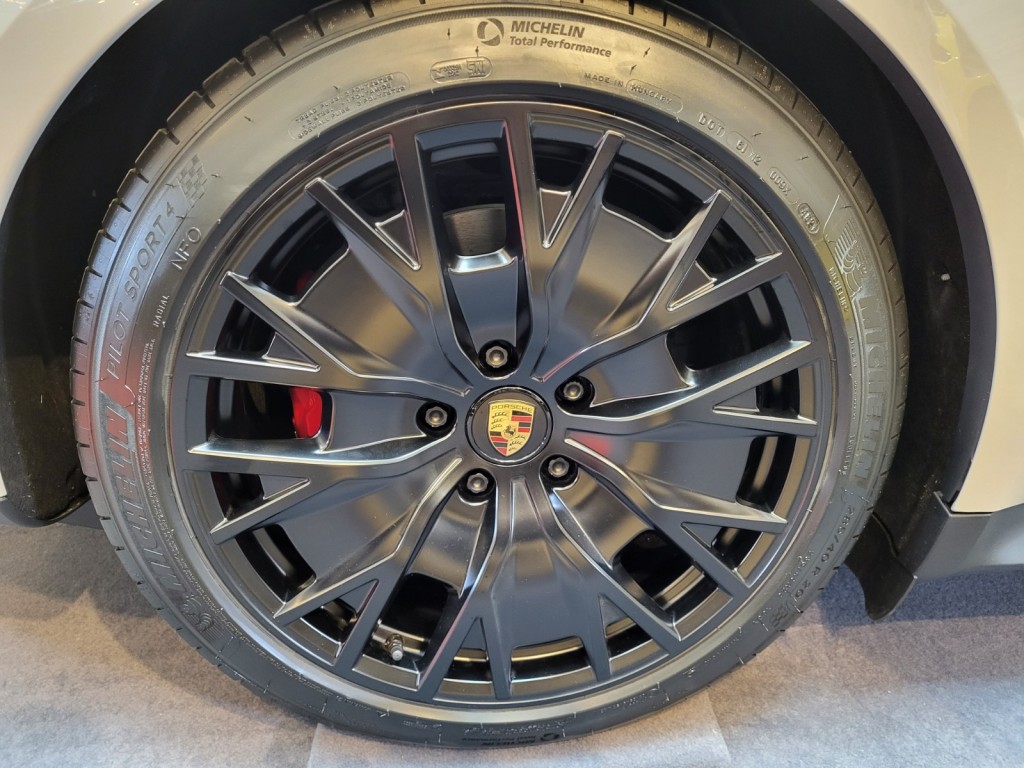 ■20吋啞黑色Turbo S款式輪圈