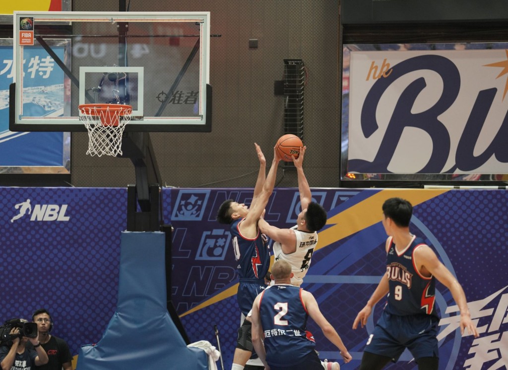 香港⾦⽜回師主場重返勝軌 輕取鹽南蘇科雄獅 101:83。香港金牛供圖 香港⾦⽜回師主場重返勝軌 輕取鹽南蘇科雄獅 101:83。香港金牛供圖