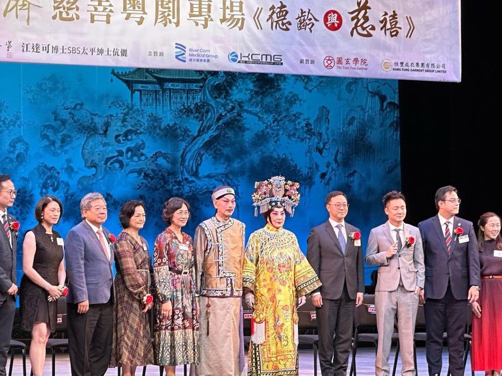 罗家英夫妻档合演的仁济慈善粤剧专埸《德龄与慈禧》昨日（5日）公开演出。