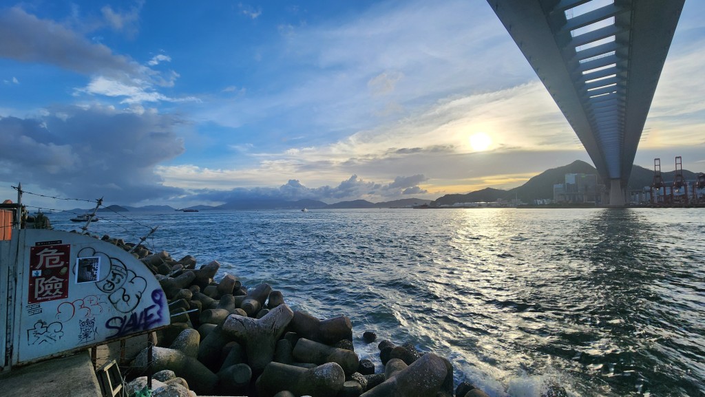 昂船洲大橋橋底現浮屍 身份待查