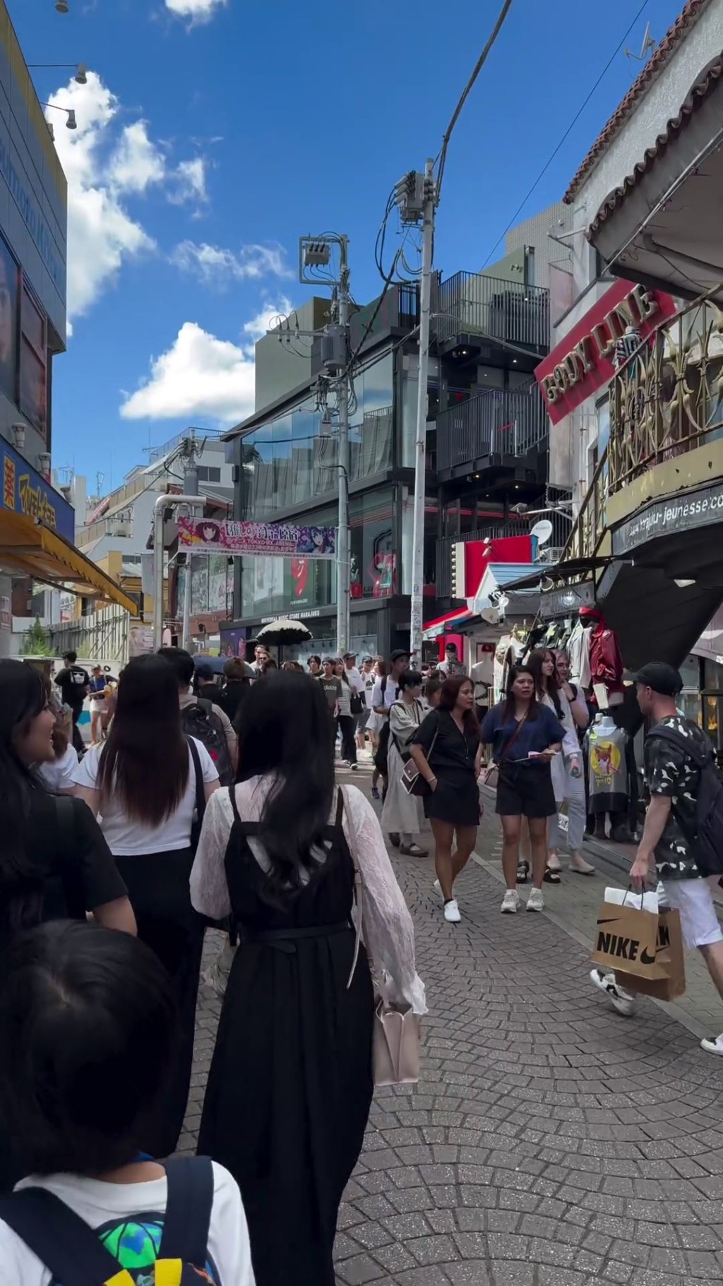 一家四口在東京遊覽不少地方。