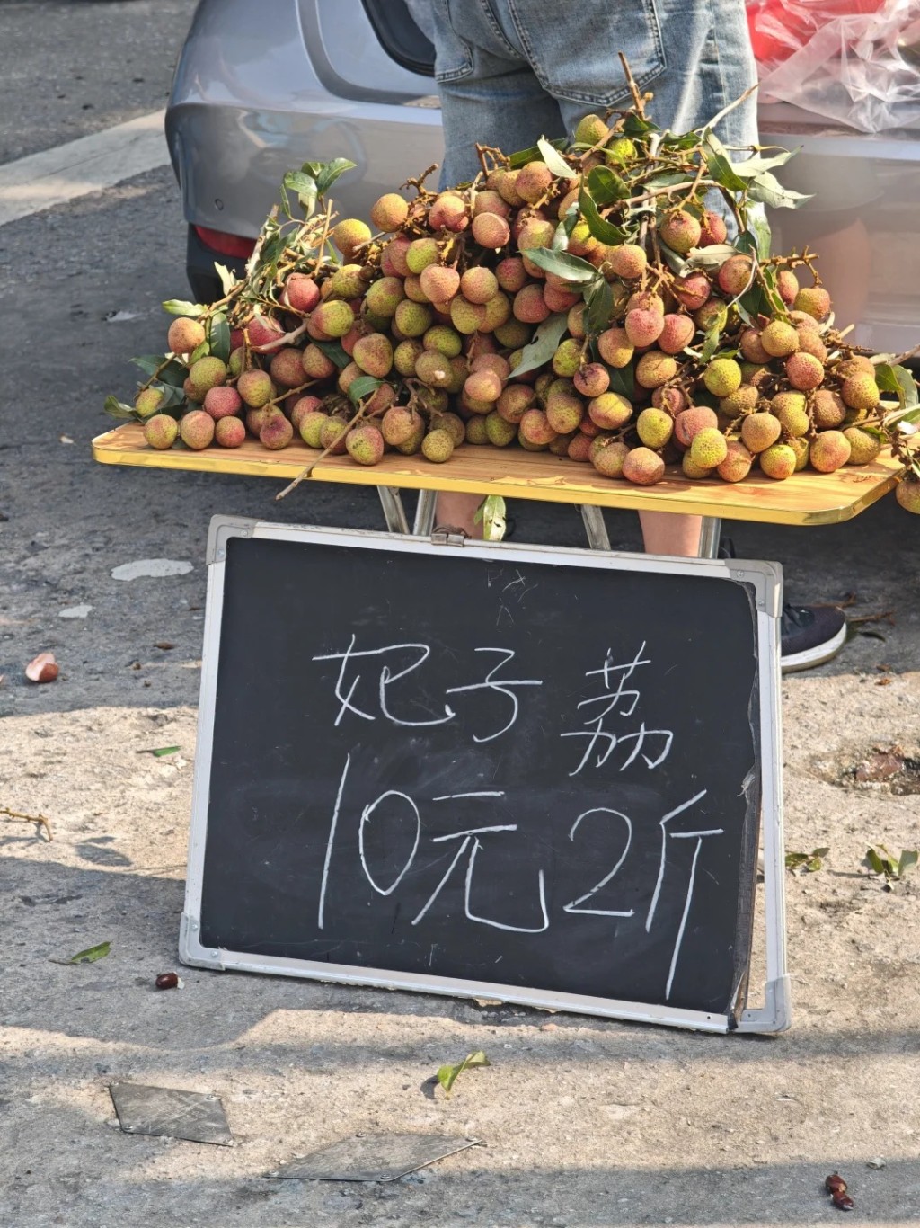 去年荔枝当造，售价低至两三元一斤。小红书