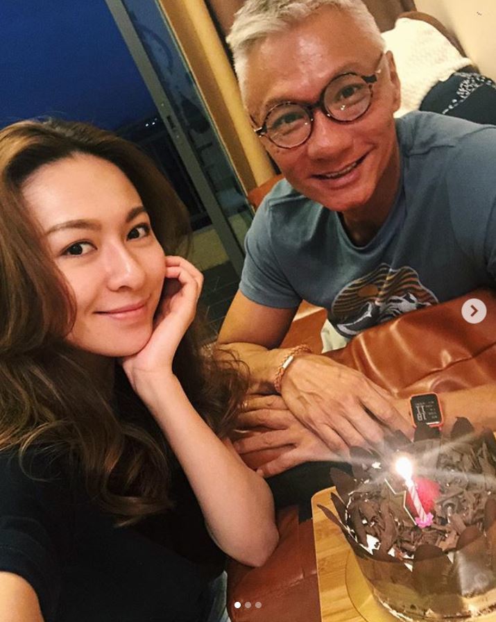 因父母离异，Denice与爸爸分开多年才见面。