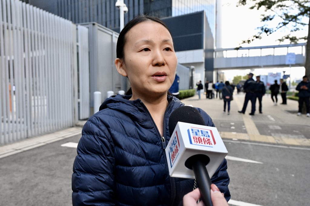 曹女士表示,對事件感到很心痛,希望可以為香港市民多做一些事。 曹女士表示,對事件感到很心痛,希望可以為香港市民多做一些事。