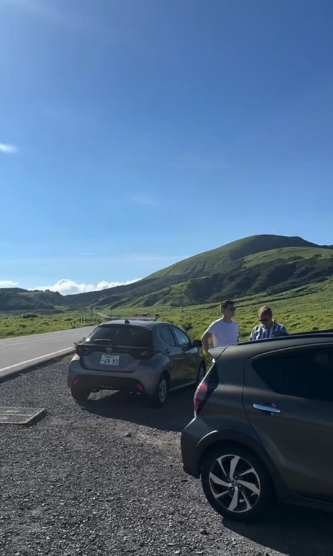 地震發生的一刻，事主一家剛好將車輛停泊在阿蘇火山口附近，形容當時車廂中也能感受到激烈搖晃。