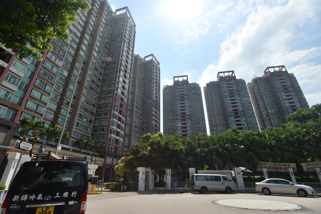 叠茵庭一個中層單位，議價後獲同區上車客以472萬承接，屬市價成交。