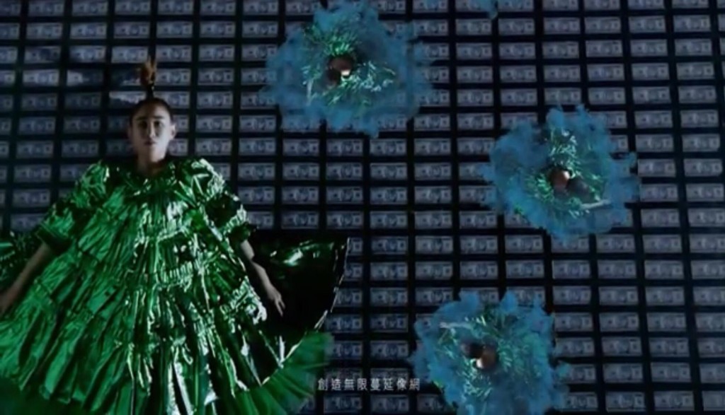 Ivana在MV中還不斷要「變身」。寰亞提供