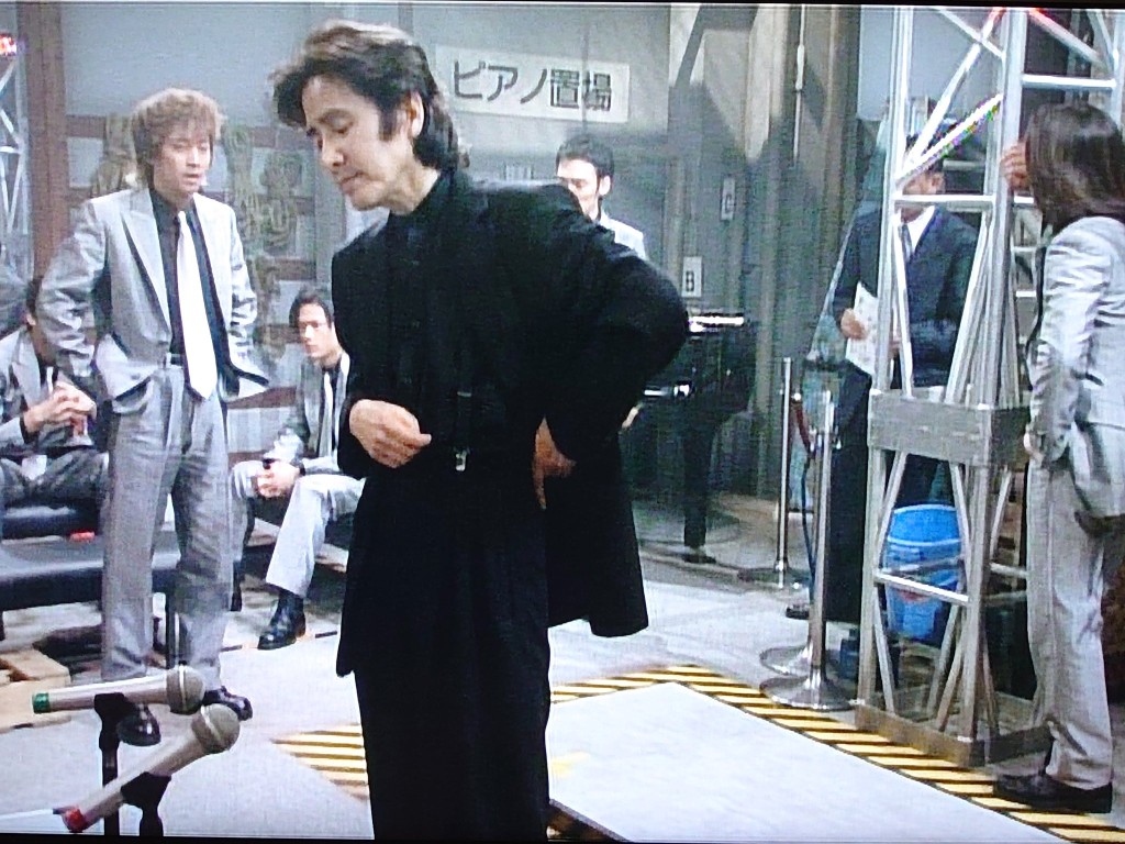 田村與SMAP合作拍新年特備劇《古畑任三郎 VS SMAP》。